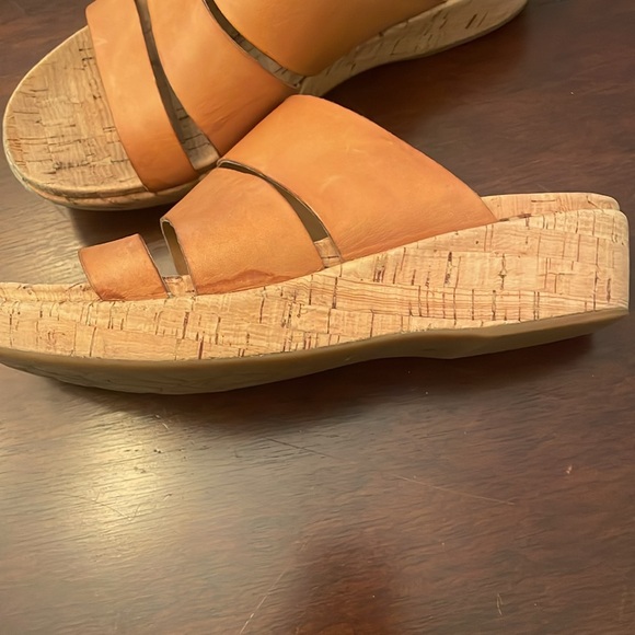 KORK  Ease.  Tan sandals.  Size 9 - Picture 2 of 3
